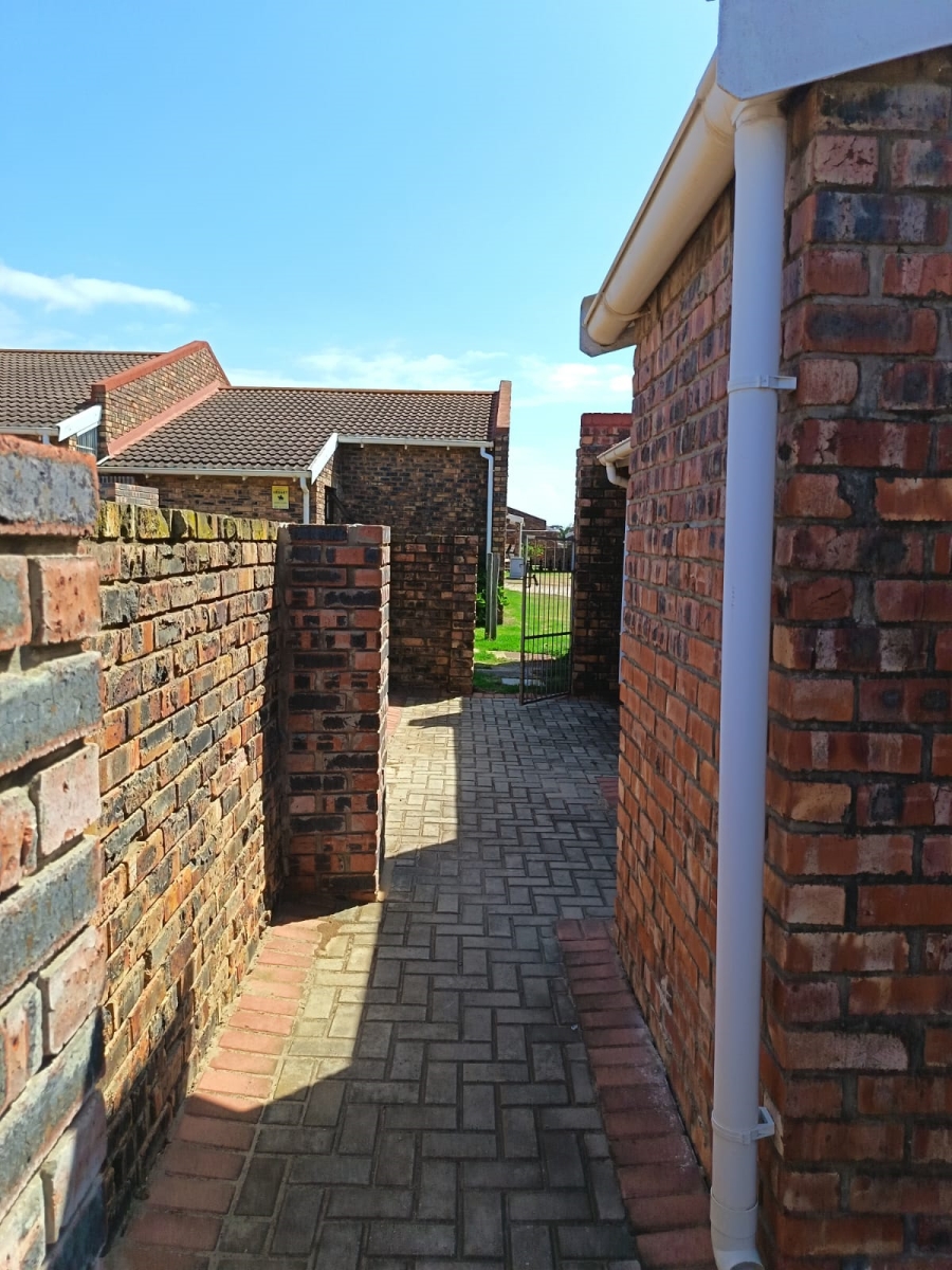 To Let 3 Bedroom Property for Rent in Jeffreys Bay Central Eastern Cape